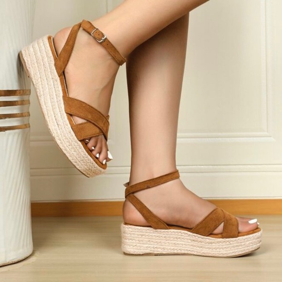 American Eagle Womens Brown Suede‎ Open Toe Buckle Ankle Strap Platform Sz 9 - Picture 1 of 10